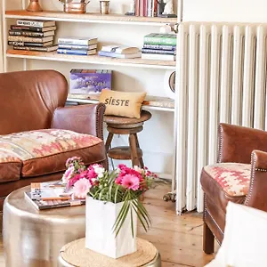 boutique-hotel-la-feline-blanche.hotels-rhonealpes.com/